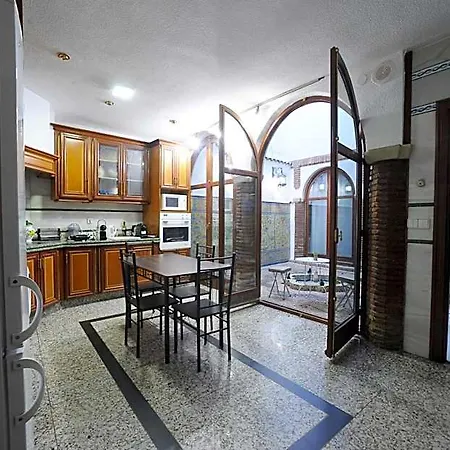San Basilio's Red House Frühstückspension Córdoba
