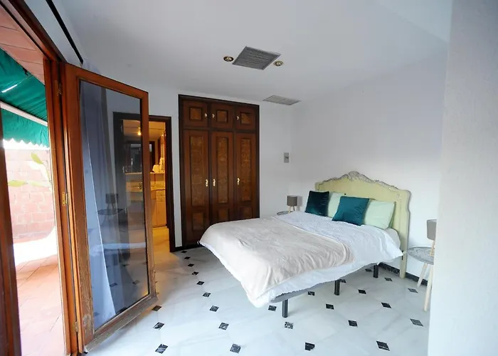 Frühstückspension San Basilio's Red House 3*